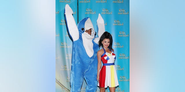 Michael Strahan as Left Shark and Kelly Ripa as Katy Perry on the Super Bowl Halftime Show in 2015. (Photo by Taylor Hill/WireImage)