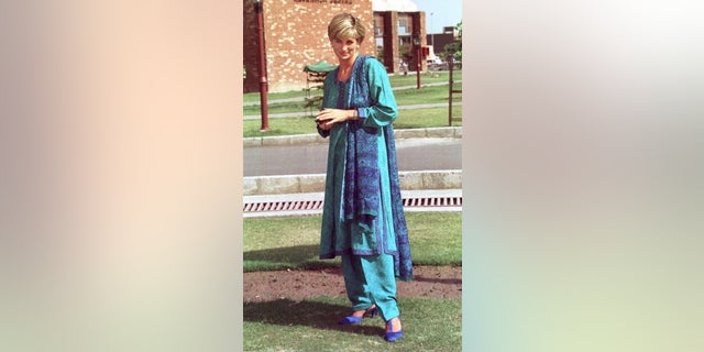 Diana, Princess Of Wales in Pakistan. (Photo by Tim Graham Picture Library/Getty Images)