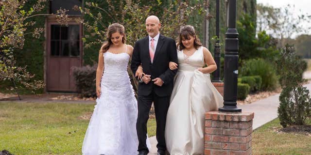 Pictures from the family’s daddy-daughter dances, which took place on Oct. 14, show Jason twirling and embracing his two teenage daughters. In one, he even walks them down the “aisle,” arm-in-arm.