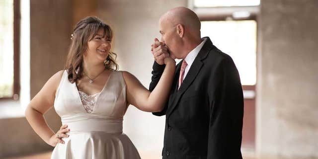 “The dreams they had of their daddy walking them down the aisle had come to a screeching halt,” said Nicole Halbert of her two teenage daughters, after learning that her husband Jason had terminal cancer.
