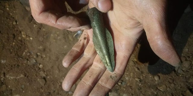 A bronze age spearhead discovered in Havering. (© Archaeological Solutions Ltd)