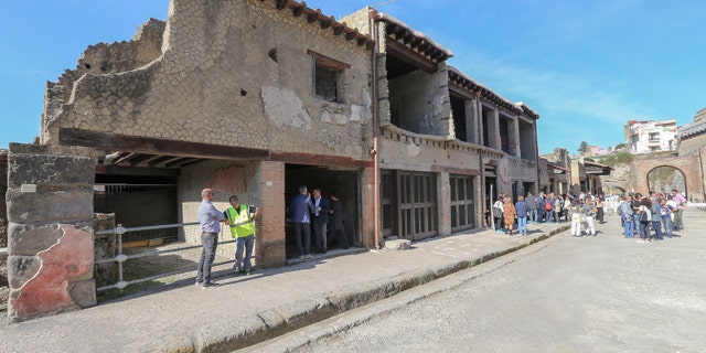 An external view of the house of the bicentennial.