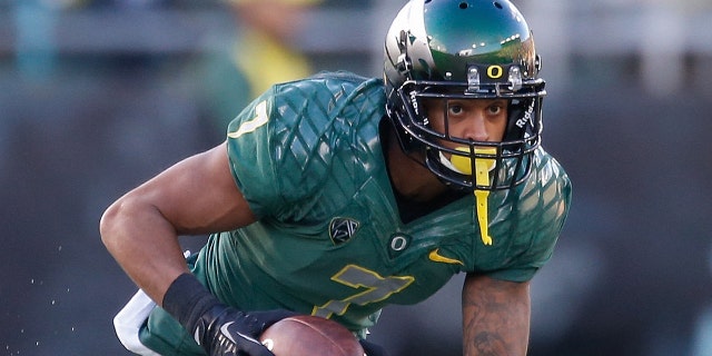 Keanon Lowe, formerly of the Oregon Ducks (pictured in 2014) was seen disarming, embracing and comforting student Angel Granados-Diaz, 18, who walked into school with a loaded shotgun hidden in his jacket on May 17.