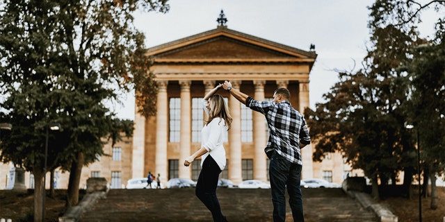 A young Pennsylvania couple decided to make a memorable event in their lives even more memorable: getting a famous actor to photobomb their engagement photo.