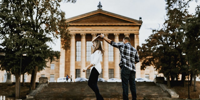 A young Pennsylvania couple decided to make a memorable event in their lives even more memorable: getting a famous actor to photobomb their engagement photo.