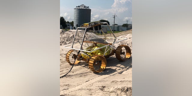 A VIPER mobility testbed, an engineering model created to evaluate the rover’s mobility system. (Credits: NASA/Johnson Space Center)