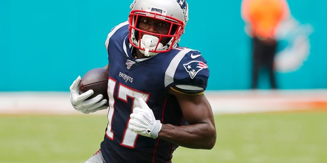 Then-New England Patriots wide receiver Antonio Brown (17) carries the ball during the first half at an NFL football game against the Miami Dolphins in Miami Gardens, Fla. (AP Photo/Wilfredo Lee, File)