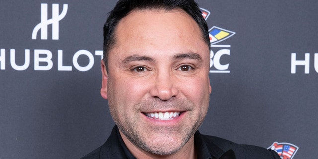 Oscar De La Hoya 48 Plans July Comeback Bout Hopes To Fight Floyd Mayweather Afterward Reports Fox News