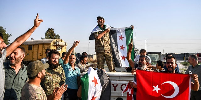 Turkish-led Syrian rebel fighters advancing on flashpoint region of Manbij