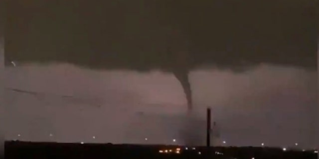 Video footage uploaded to Twitter shows tornado ripping through Dallas, Texas. (Photo: Twitter/@weatherdak)