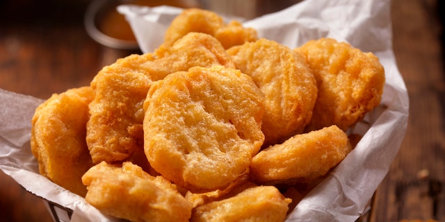 It can be stressful to ensure that a wedding speech will hit all the right notes, so one thoughtful bridesmaid in Ohio gave the bride what her heart truly desired during the big toast – a bouquet full of chicken nuggets.