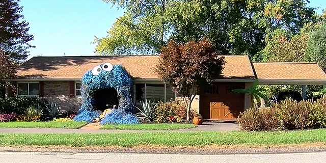 The display seemingly forcing brave trick-or-treaters to walk into the beloved character’s mouth to accept candy on Halloween.