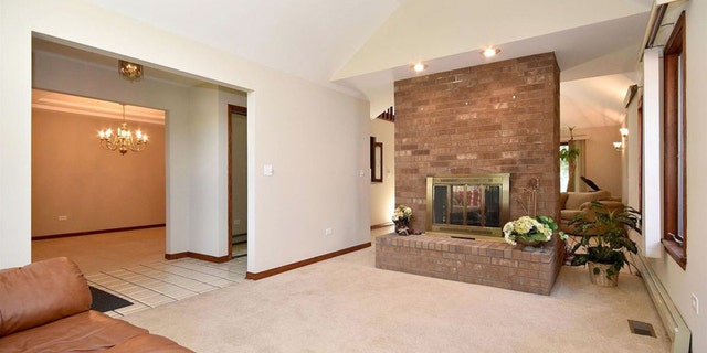 <br data-cke-eol="1">
The home for sale was built in 1986, seven years after Gacy’s ranch was razed as law enforcement officials searched for bodies