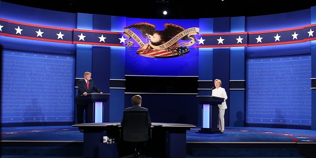 Republican U.S. presidential nominee Donald Trump and Democratic nominee Hillary Clinton begin their third and final 2016 presidential campaign debate at UNLV in Las Vegas, Nevada, U.S., October 19, 2016. REUTERS/Mike Blake - HT1ECAK03EGA8
