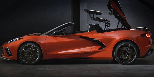 The 2020 Chevrolet Corvette Stingray convertible and its price have ...