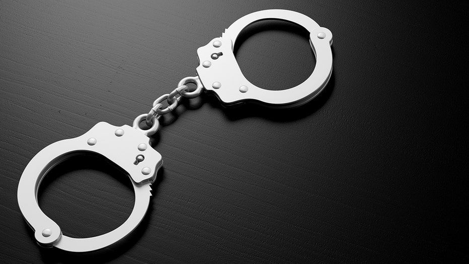 Best Police Handcuffs 3 handcuffs
