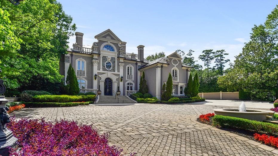 Kenny Rogers Former Georgia Mansion Selling For Nearly 5 Million