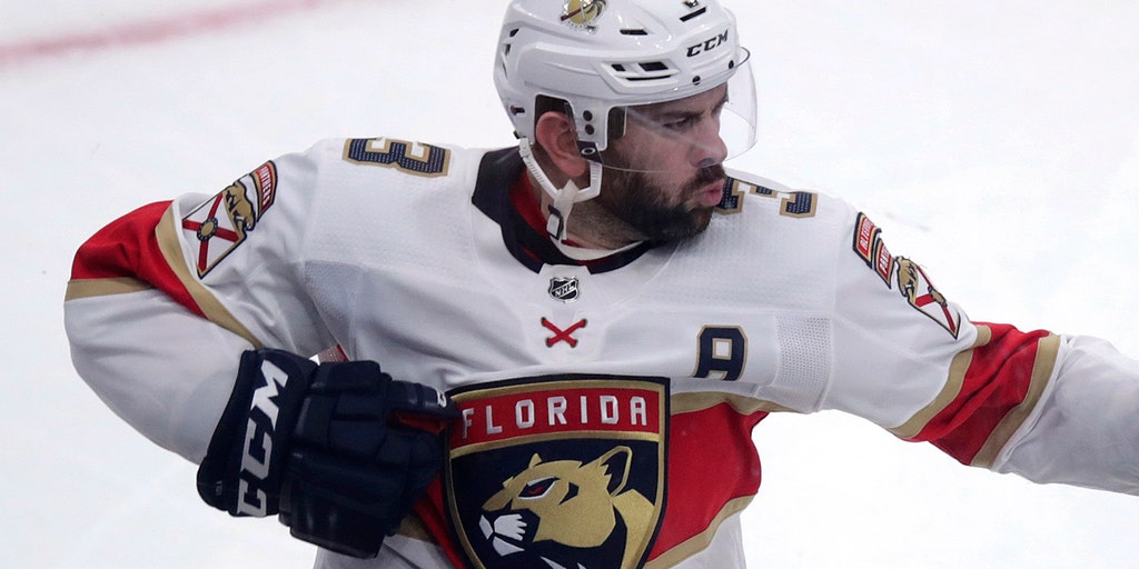 Keith Yandle: Panthers' D loses teeth after puck to mouth, still plays