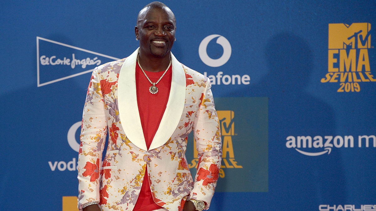 Us singer Akon poses backstage during the MTV Europe Music Awards at the FIBES Conference and Exhibition Centre of Seville on Nov. 3, 2019. (CRISTINA QUICLER/AFP via Getty Images)
