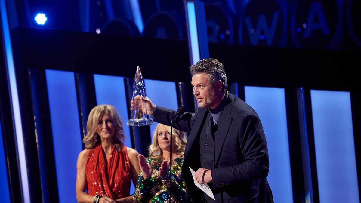 Blake Shelton accepts his CMA Award for Single of the Year. (Photo by John Shearer/Getty Images)