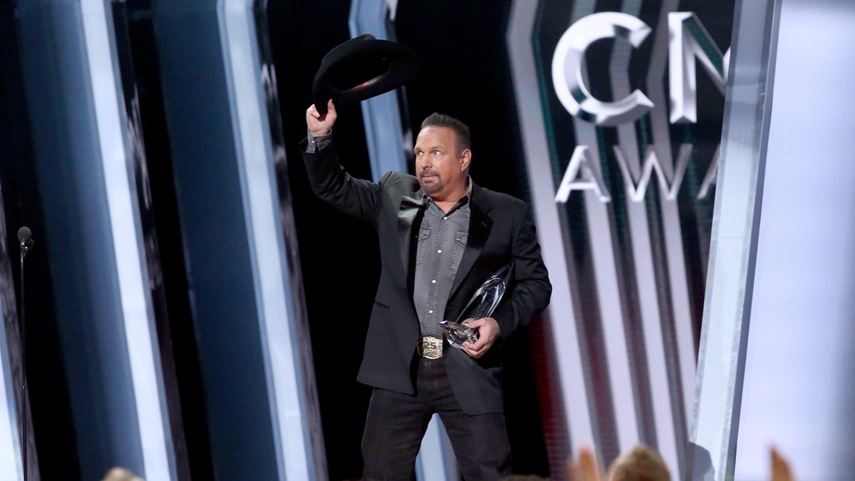 Garth Brooks accepts an award onstage during the 53rd annual CMA Awards at the Bridgestone Arena on November 13, 2019 in Nashville, Tennessee. (Photo by Terry Wyatt/Getty Images,)