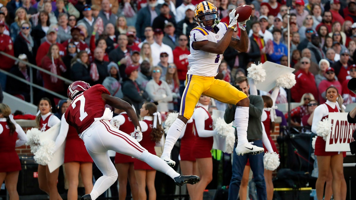 Ja'Marr Chase catches a touchdown pass from Joe Burrow for the first score of Saturday's game. (Associated Press)