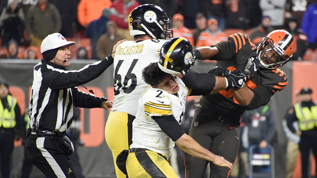 Mason Rudolph and Myles Garrett fight