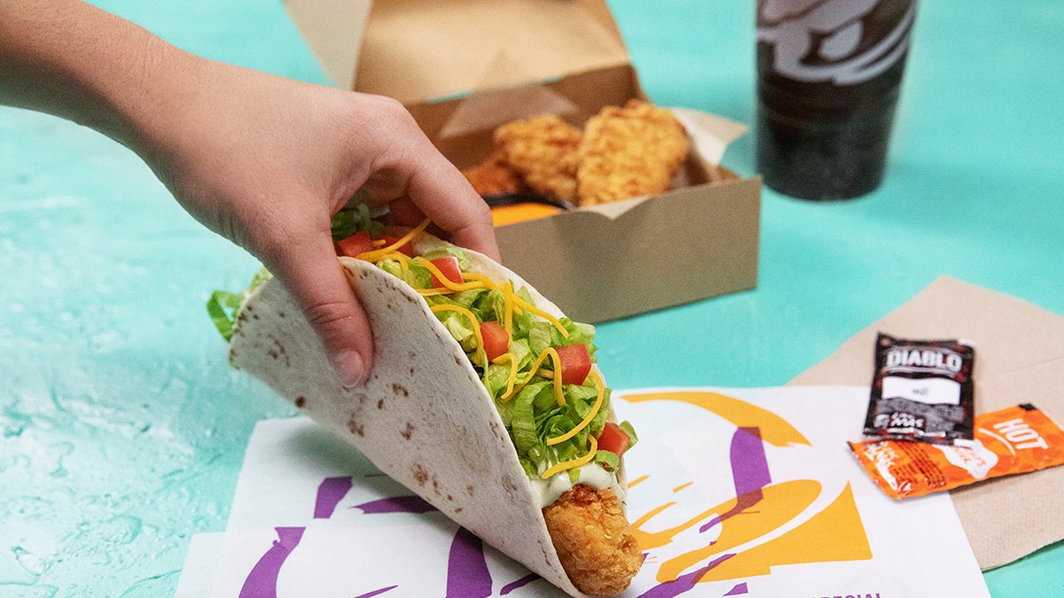 The new Crispy Tortilla Chicken menu item, which the brand describes as “the ultimate Taco Bell twist” on a classic, features all-white meat chicken dunked in a jalapeno buttermilk marinade before being breaded with a “crunchy tortilla chip coating.” It is available in strips, or as the filling in a soft taco.