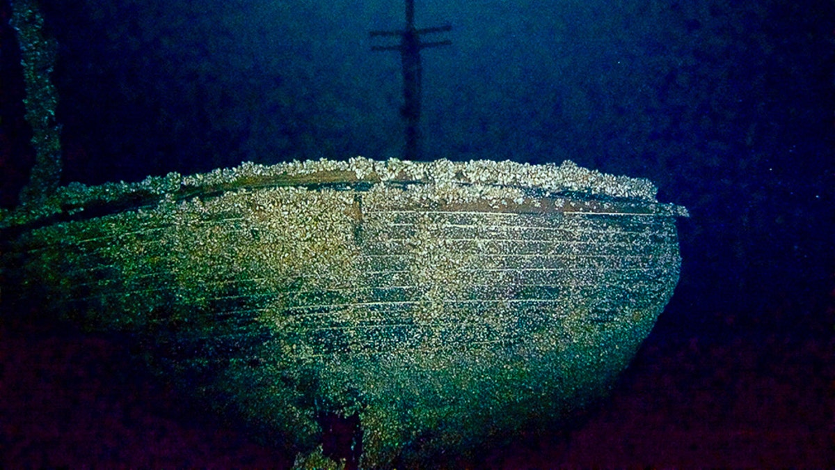 The W.C. Kimball's stern. The ship's masts are still intact. (Steve Wimer II)