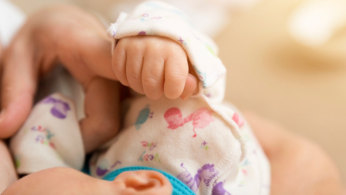 A dad’s video of himself breastfeeding his daughter has gone viral for being both inventive and adorable. (Photo: iStock)