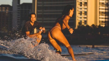 Hawaii surfer proposes to girlfriend while both ride boards, immediately loses ring in the ocean