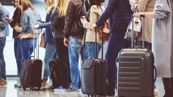 Airlines waive fees before expected storms, Thanksgiving travel