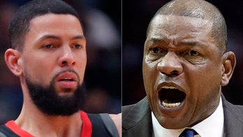 Rockets' Austin Rivers calls for dad, Clippers coach Doc Rivers, to get technical foul