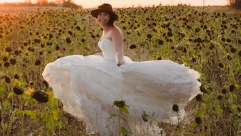 Widow, 29, poses in wedding dress every year in memory of late husband