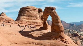 Fall during Delicate Arch hike in Utah kills 2, injures 1