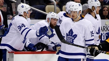 Toronto Maple Leafs fans go viral over selfie during game vs. Pittsburgh Penguins