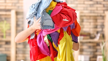Mom creatively turns laundry pile into Christmas tree: 'I improvise'