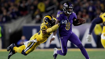 Lamar Jackson throws 5 TD passes, Ravens rout Rams 45-6