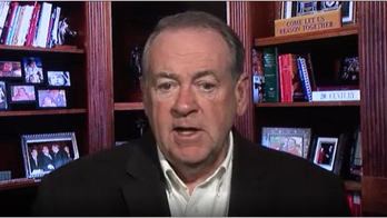 Huckabee: Dems 'chasing rainbows' with impeachment, Trump headed for 'landslide' win