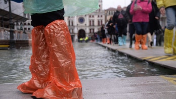 Venice tourist taking selfie hilariously falls in water