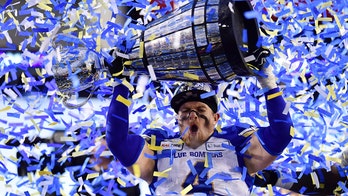 Winnipeg Blue Bombers win Grey Cup, allowing fan to put on pants for first time since 2001