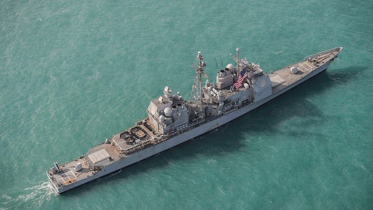 US warship sails through Taiwan Strait in message to China