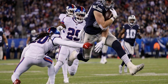 Dallas Cowboys tight end Blake Jarwin (89) avoids a tackle from New York Giants cornerback Janoris Jenkins (20) on his way to a touchdown during the second quarter of an NFL football game, Monday in East Rutherford, New Jersey. The game was interrupted in the second quarter for two minutes when a black cat entered the field, to the delight of the fans present. (AP Photo / Adam Hunger)