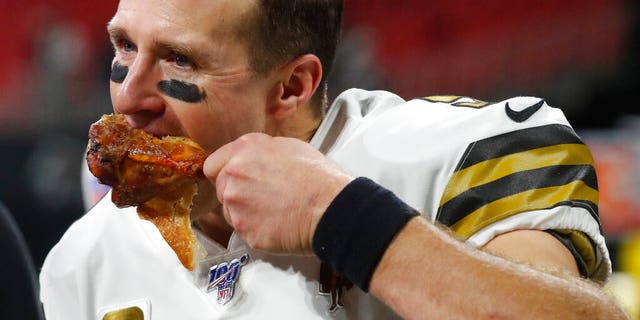 New Orleans Saints quarterback Drew Brees eats a drumstick after defeating the Atlanta Falcons 26-18. (AP Photo/John Bazemore)