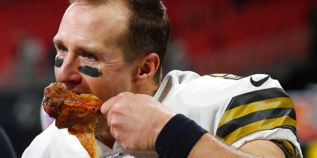 New Orleans Saints quarterback Drew Brees eats a drumstick after defeating the Atlanta Falcons 26-18. (AP Photo/John Bazemore)