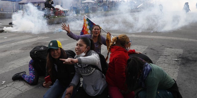 Bolivia's political crisis sparks dangerous clashes, 8 killed Boliovia-Protests-AP-3