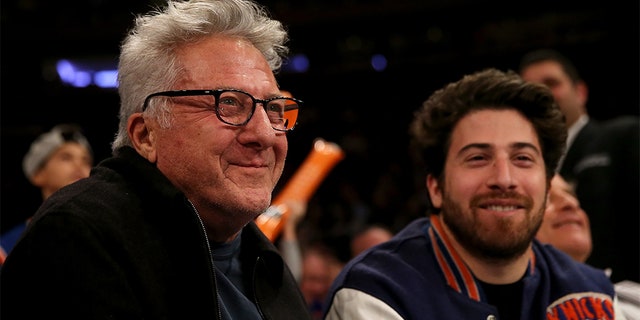 Dustin Hoffman and his son Jacob at a New York Knicks game in 2017.<br>
(Photo by Elsa/Getty Images)