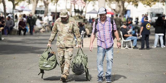 Master Sgt. Travis Martho carried supplies for a veteran. (U.S. Air Force photo by Airman 1st Class Hanah Abercrombie)