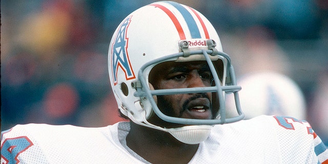 Earl Campbell retired too early. (Photo by Focus on Sport/Getty Images)