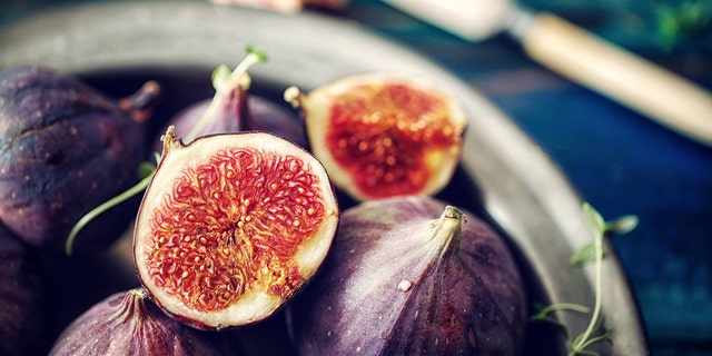 Depending on where your figs come from, they competence be pollinated by fig wasps, some of that competence die inside a fig.